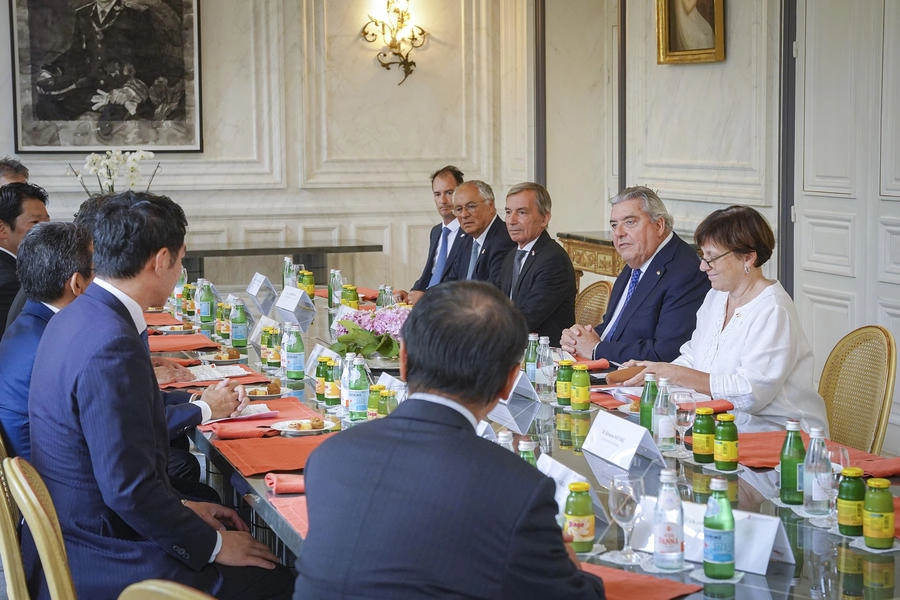 Delegation-officielle-japonaise-en-visite-de-courtoisie-a-Monaco.-2