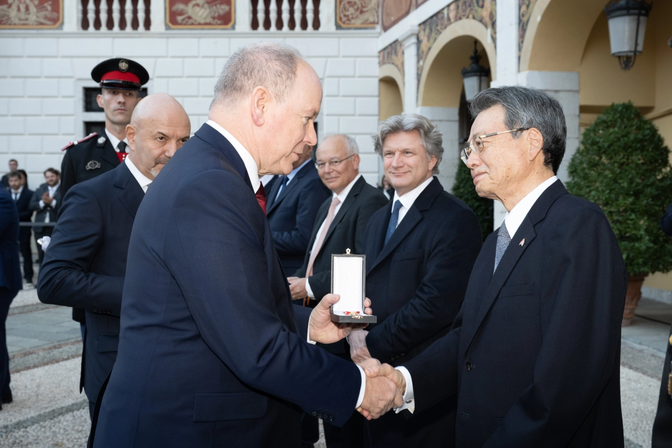 Remise de l'Ordre de Saint-Charles à M. Ken KOBAYASHI
